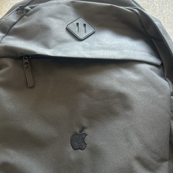 Computer backpack from Apple 🍎 - Picture 2 of 4